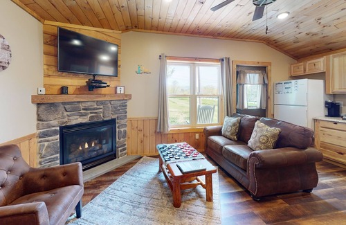 Gaines Complejo | Pa Grand Canyon, Family Fun, Pine Creek, Views and more Suite 10 Rough Cut Lodge
