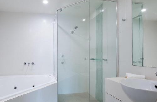 Salamander Bay Apartamento | Pacific Blue 245-265 Sandy Point Rd - Dual Key Access, air conditioned unit with resort facilities and linen supplied