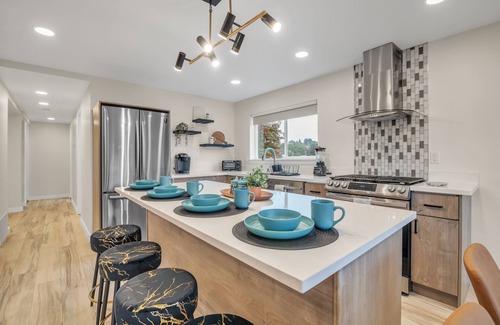 Tukwila Casa | Pacific Northwest Retreat Duplex 3min from Seattle by RedAwning