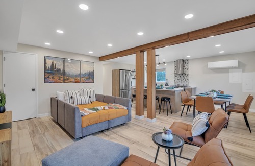 Tukwila Casa | Pacific Northwest Retreat Duplex 3min from Seattle by RedAwning