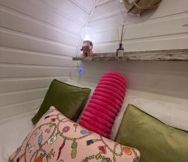 Burnfoot Hotel | Paddock Pod - Sleeps 4 & Roofed Over Private Hot Tub & NEW SAUNA