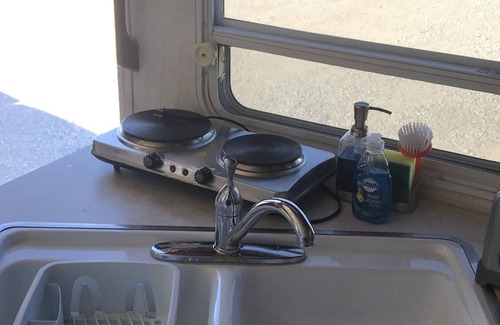 Crystal Casa | Pahrump Camper / RV2 Death Valley, vista frontal.