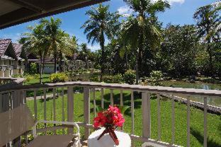 Meyungs Complejo | Palau Pacific Resort & The Pristine Villas and Bungalows