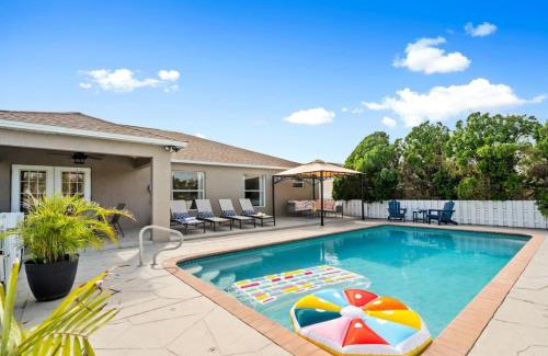 Caloosahatchee Casa | Palm Breeze Villa Cape Coral Heated Pool