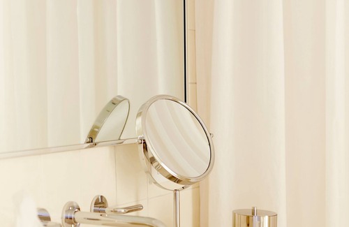 Seven Mile Beach Hotel | Palm Heights