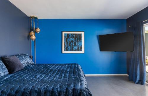 Palm Springs Casa | Palm Springs Pride Availability Jeweled Oasis!