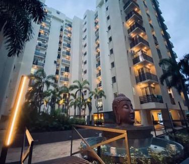 Rajkot Apartamento | Palm Suite With Sky Terrace Penthouse 11th Floor