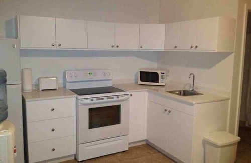 Discovery Bay Cabaña | Palm Breeze Bay Cottage