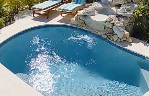 Discovery Bay Cabaña | Palm Breeze Bay Cottage