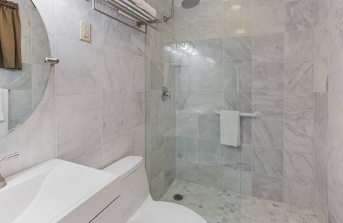 Manchester Center Complejo | Palmer House Resort - Deluxe King Bed 5