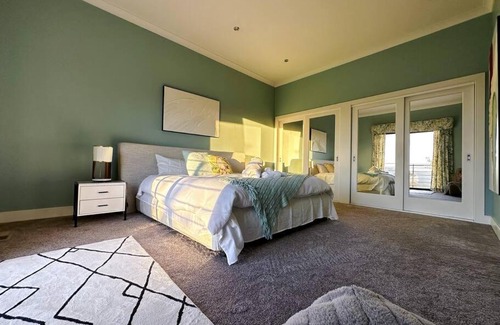 Medlow Bath Villa | Panoramic Mountain view house on 7ha of lands