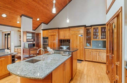 Honaunau-Napoopoo Casa | Paradise at Bay View Farms w/ Private Infinity Pool, Hot Tub & Incredible Views