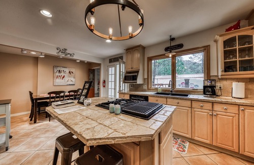 Ruidoso Casa | "Paradise" Awaits with Hot tub.