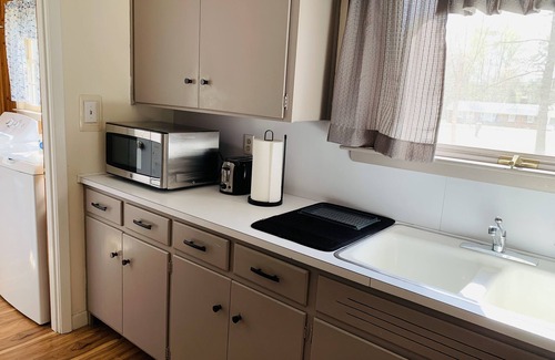 Kinston Casa | Paradise Escape: Jacuzzi, Fire Pit, Game Room