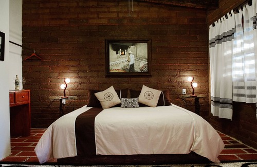 San Pedro Hotel | Paradise Hotel Boutique & Lounge