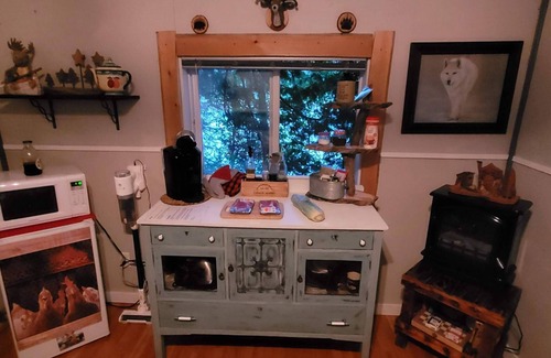 Laidlaw Cabina | Paradise on the Mighty Fraser River surrounded by woodland gardens.