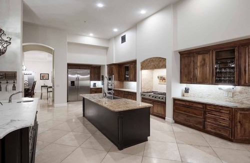 Camelback East Casa | Cerca del casco antiguo! Enorme. Diversión, patio trasero increíble, en excelente ubicación. ¡Reserva rápida!