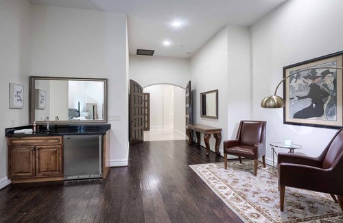 Camelback East Casa | Cerca del casco antiguo! Enorme. Diversión, patio trasero increíble, en excelente ubicación. ¡Reserva rápida!