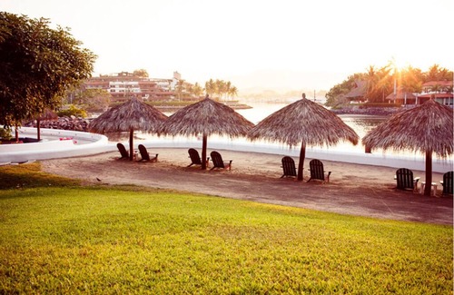 Ixtapa Villa | Ocean View @ Exclusive Yacht Club. ¡SERVICIO GRATUITO DE LIMPIEZA DIARIA! ¡TARIFAS REDUCIDAS!