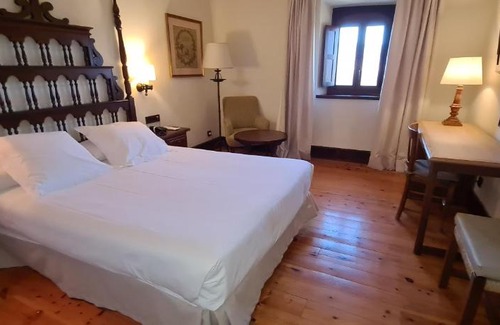Navarredonda de Gredos Hotel | Parador de Gredos