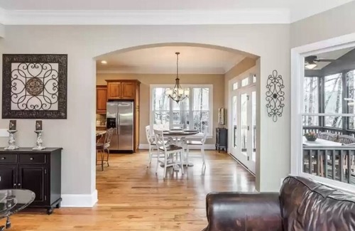 Waleska Casa | “Paradyess Cove” a welcoming lakefront home and golf community