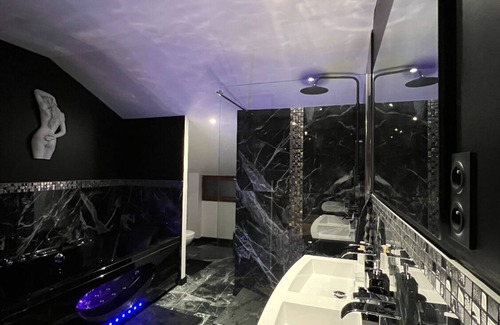 La Ville-du-Bois Apartamento | PARENTHESE LOVE : Amour & Tentation - Suite Jacuzzi SPA - Near Orly/Paris