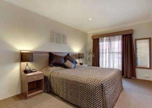 Parkes Hotel | Parkes International