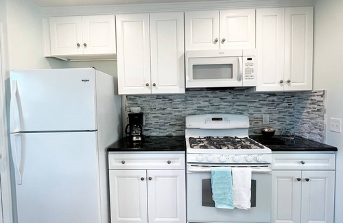 Santa Maria Cabaña | Parkside Cottage w/ Patio/BBQ - 20 min to beach