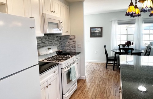 Santa Maria Cabaña | Parkside Cottage w/ Patio/BBQ - 20 min to beach