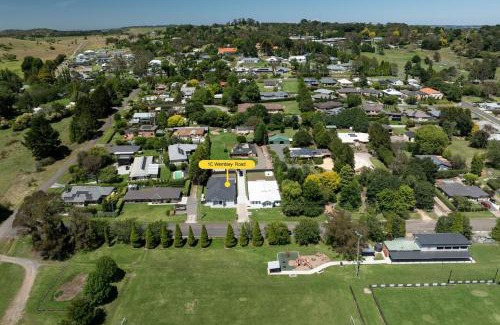 Moss Vale Casa | Parkview for 8, Moss Vale, Southern Highlands