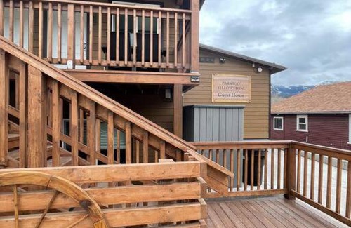 Gardiner Casa | ParkWay Yellowstone Riverside Studio #6