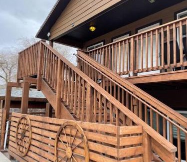 Gardiner Casa | ParkWay Yellowstone Riverside Studio #6