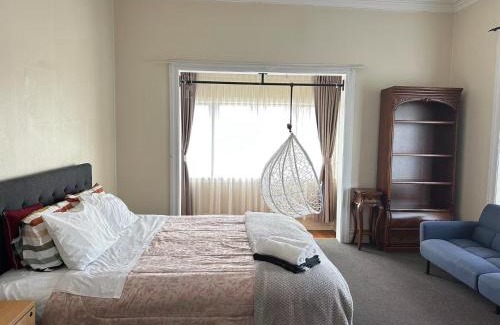 Parnell Casa | Parnell City Haven Same Price for 1 to 6 Guests Villa with Full Kitchen