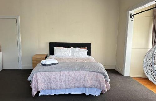 Parnell Casa | Parnell City Haven Same Price for 1 to 6 Guests Villa with Full Kitchen