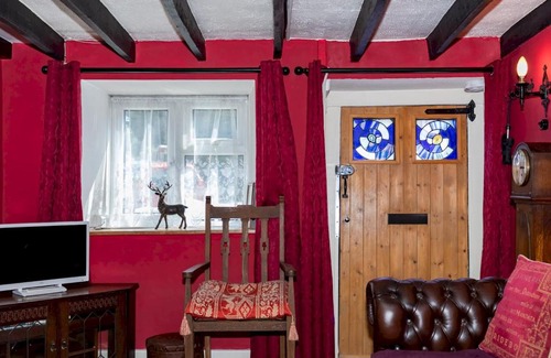 Puriton Casa | Pass the Keys Cosy Cottage with Fireplace