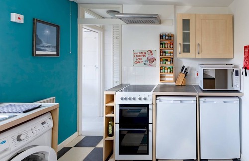 Puriton Casa | Pass the Keys | Cosy Cottage with Fireplace