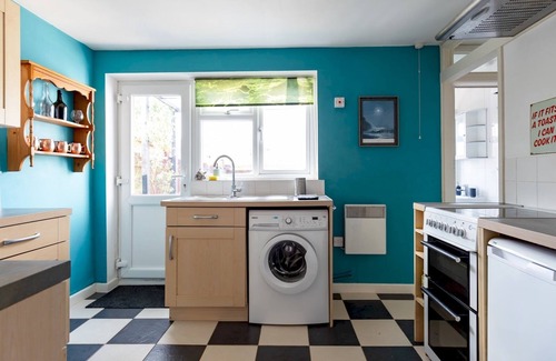 Puriton Casa | Pass the Keys | Cosy Cottage with Fireplace