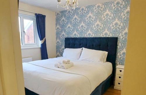 Salford Casa | Pass the Keys Garden Family Home near by University of Salford