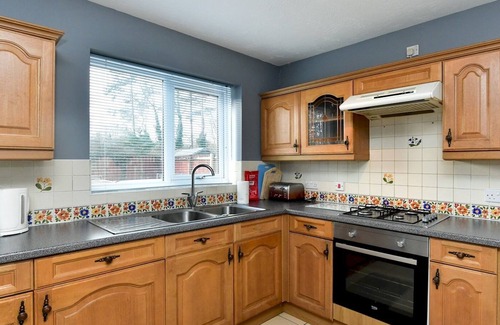 Ely Casa | Pass the Keys | Lovely 3 Bed House with Parking