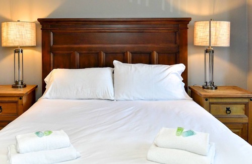 Ely Casa | Pass the Keys | Lovely 3 Bed House with Parking