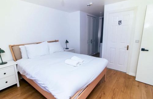 Hatfield Casa | Pass the Keys Spacious 4-Bedroom Home Prime Hatfield Location