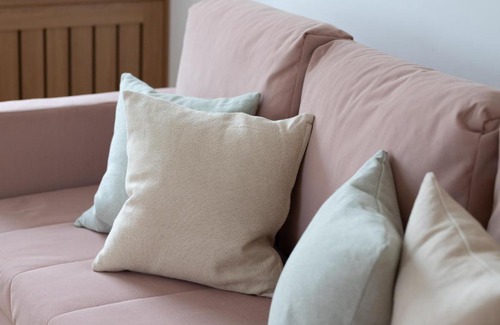 Kamienna Gora Apartamento | Pastel Apartment with Two Bedrooms and Balcony in Gdynia by Noclegi Renters