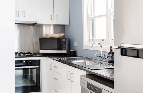 Merewether Cabaña | Pattys Cottage - Pet friendly home in Merewether