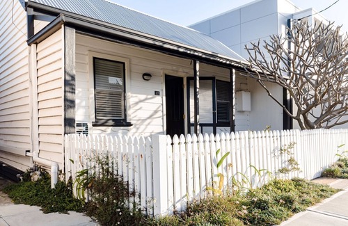 Merewether Cabaña | Pattys Cottage - Pet friendly home in Merewether