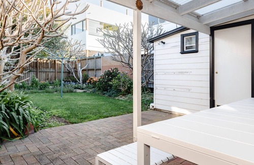 Merewether Cabaña | Pattys Cottage - Pet friendly home in Merewether