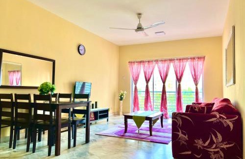 Baharu Apartamento | PD VIP Pool View w WiFi - Anugerah Staycation