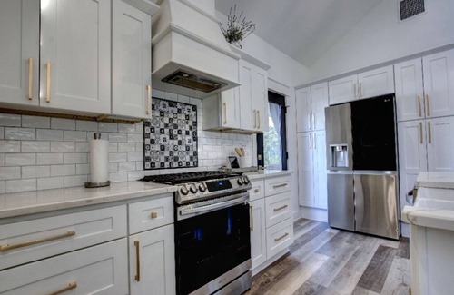 Hernando Casa | Peace of Heaven on a Hill