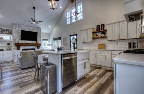 Hernando Casa | Peace of Heaven on a Hill