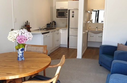 Hilltop Apartamento | Tipo de apartamento tranquilo, a 3 minutos a pie del agua. Excelente ubicación.