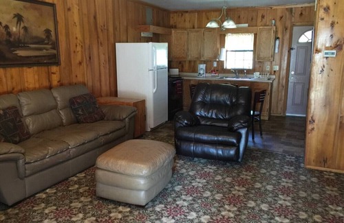 Lake Village Cabina | Peaceful cabin in orchard with Lake Chicot views!